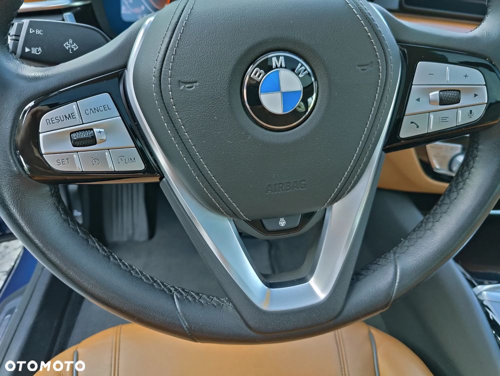 BMW Seria 5 540d xDrive mHEV - 16