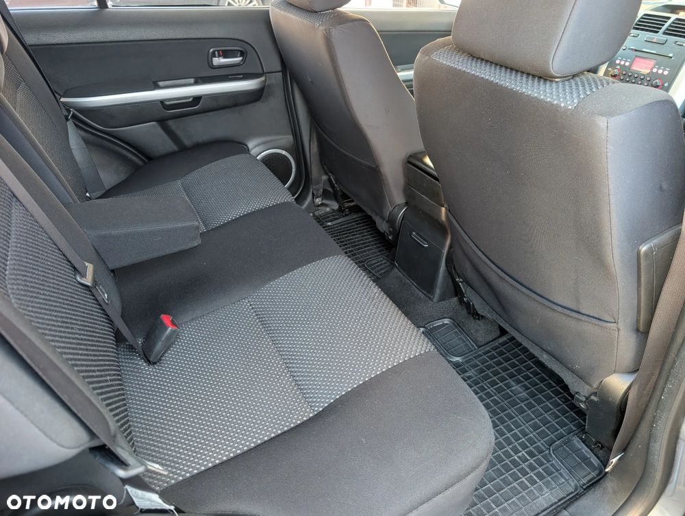 Suzuki Grand Vitara 1.9 DDiS Comfort - 24