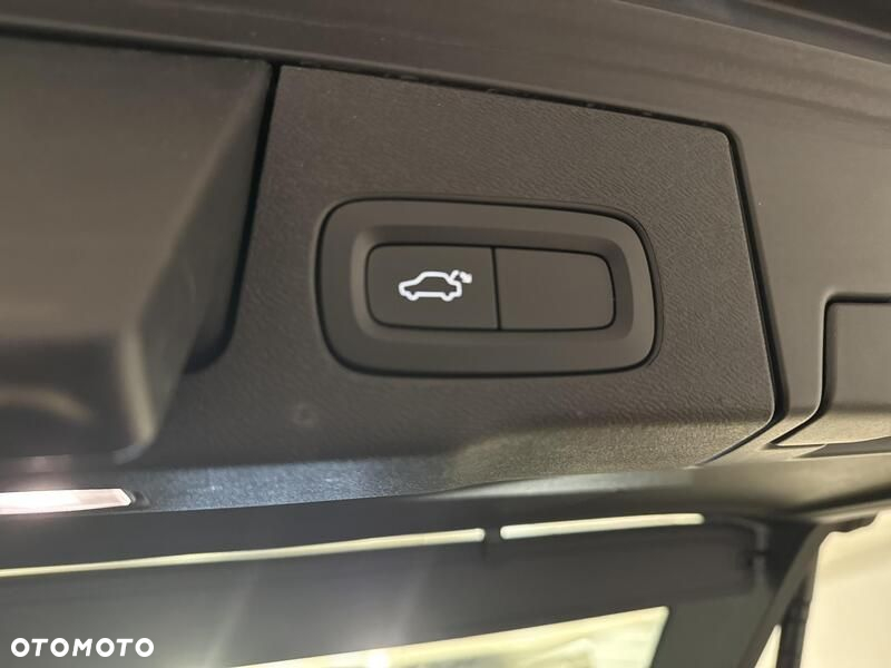 Volvo XC 60 T4 R-Design - 23