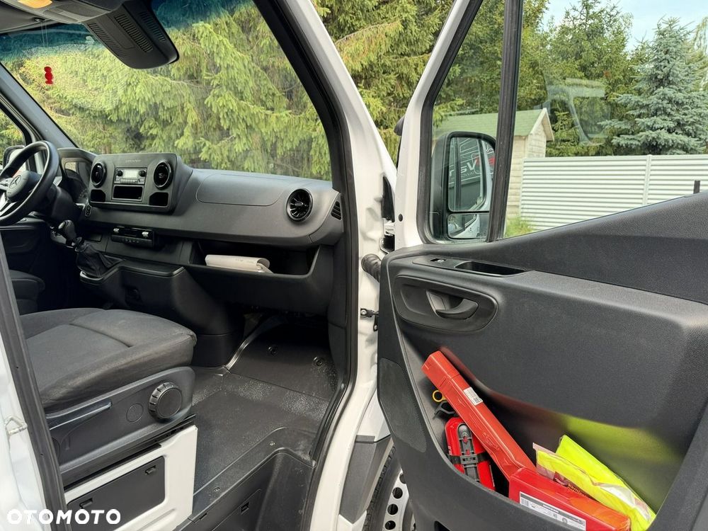 Mercedes-Benz Sprinter - 10