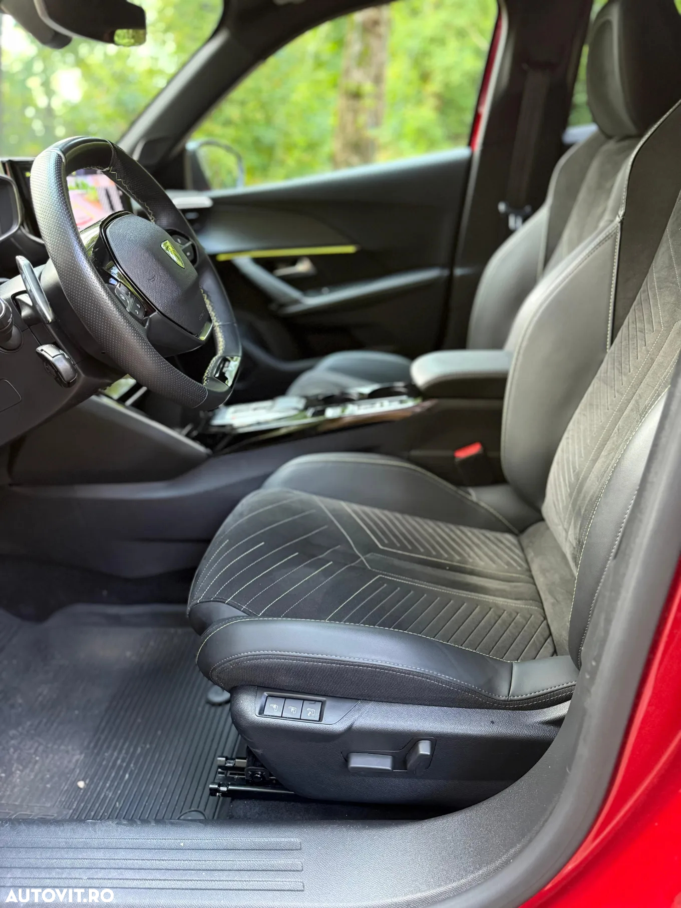 Peugeot 2008 1.2 PureTech EAT8 STT GT - 25