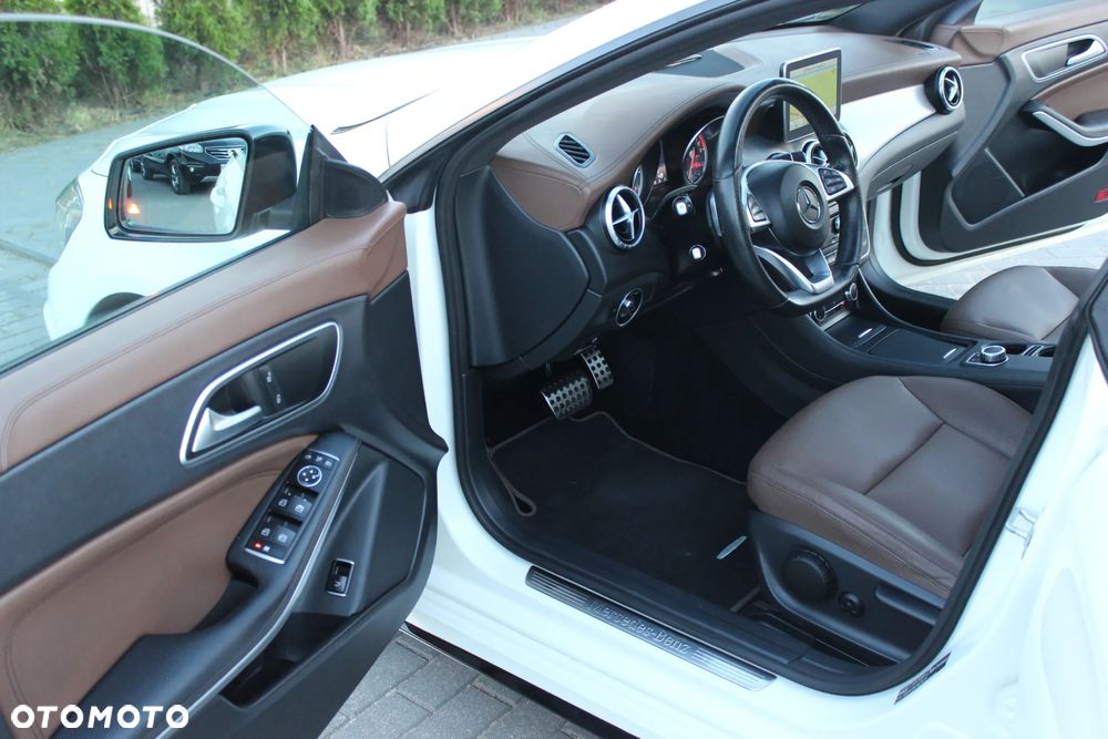 Mercedes-Benz CLA 200 7G-DCT AMG Line - 16