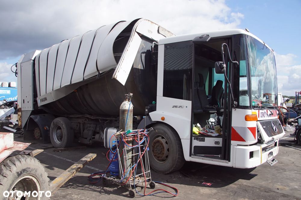 Auto na części - Mercedes Econic 2629 6.4 280 KM OM906LA OM 906 LA 723678 9678 2007R Silnik Skrzynia Drzwi Szyba Lampa Koło Kabina Deska Kokpit Sterownik Moduł Czujnik Kierownica Licznik Fotel Panel - 9