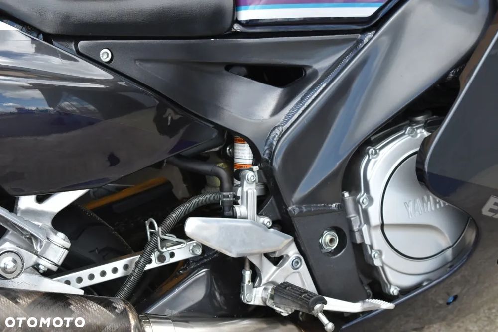 Yamaha FZR - 34