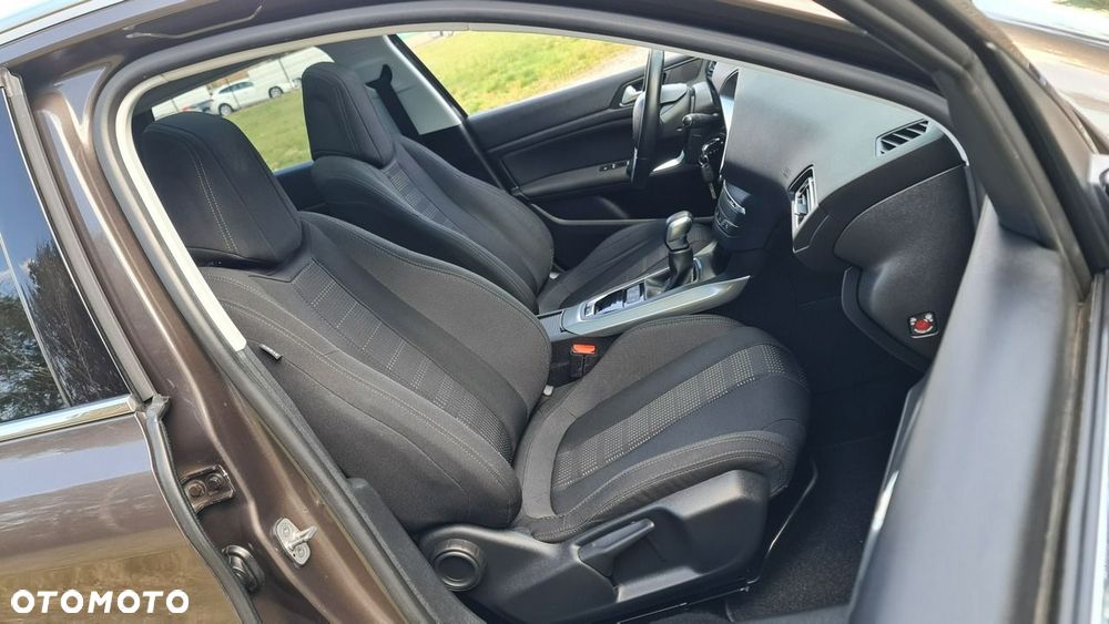 Peugeot 308 - 8