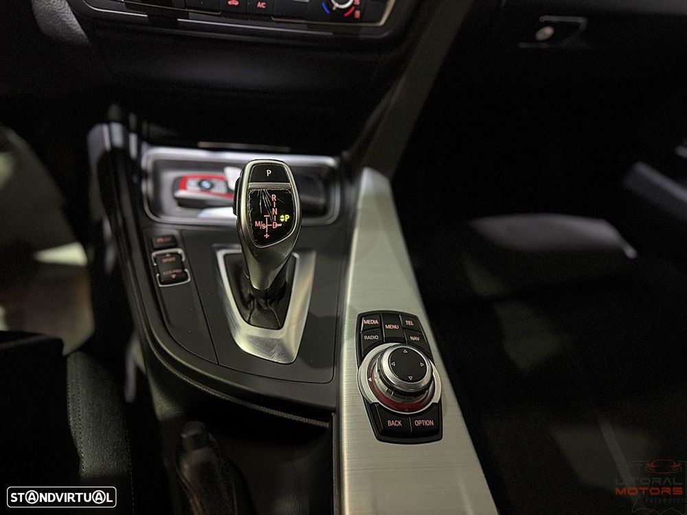 BMW 320 d Auto Line Sport - 29