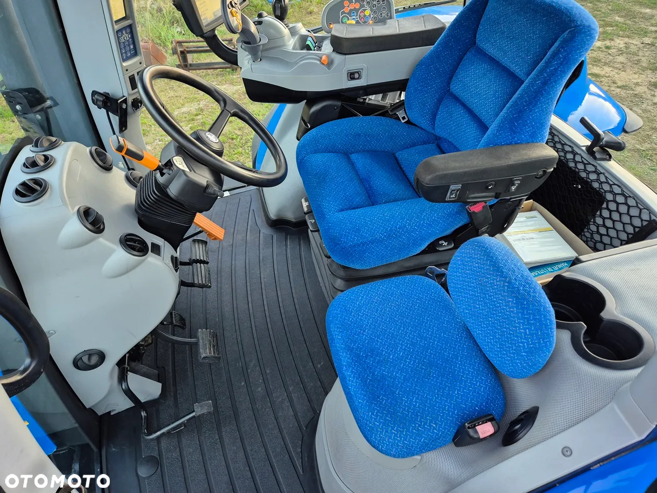 New Holland T8-300 BARDZO ŁADNY Duży traktor GPS - 24