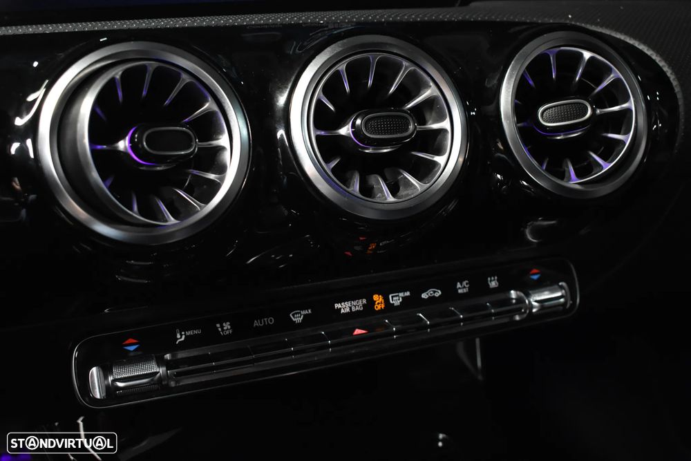 Mercedes-Benz A 250 e 8G-DCT AMG Line - 38