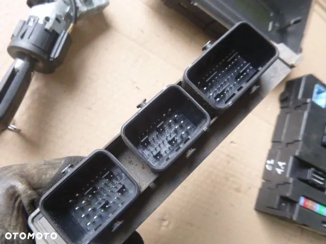 ZESTAW STARTOWY STACYJKA KOMPUTER BSI CITROEN C2 1.1 8V - 8