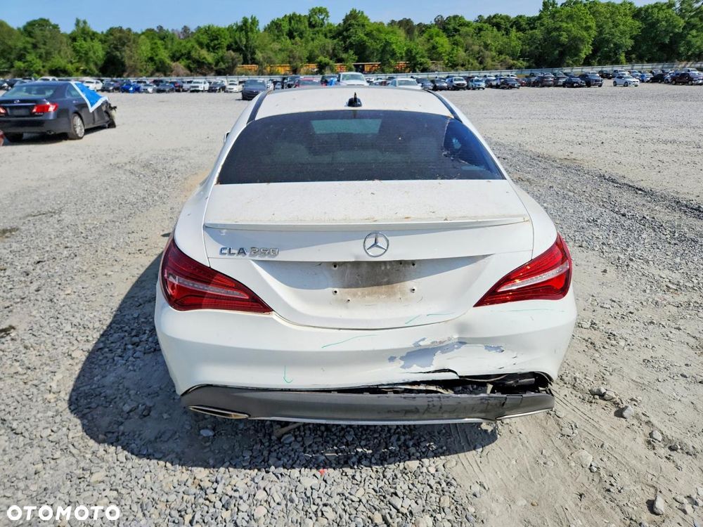 Mercedes-Benz CLA 250 4Matic 7G-DCT UrbanStyle Edition - 7