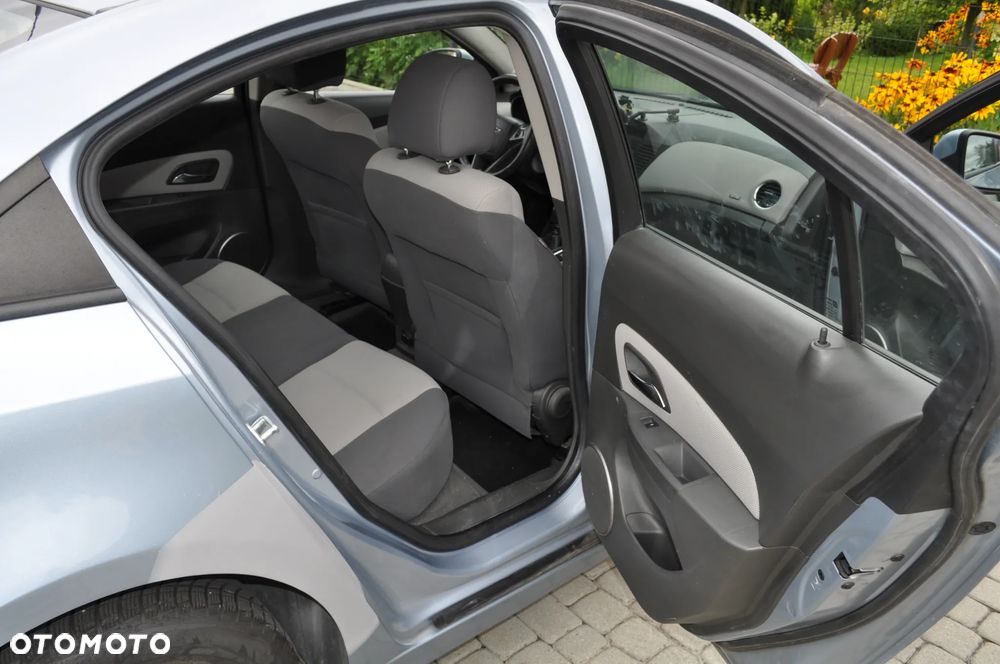 Chevrolet Cruze 1.6 LS - 8