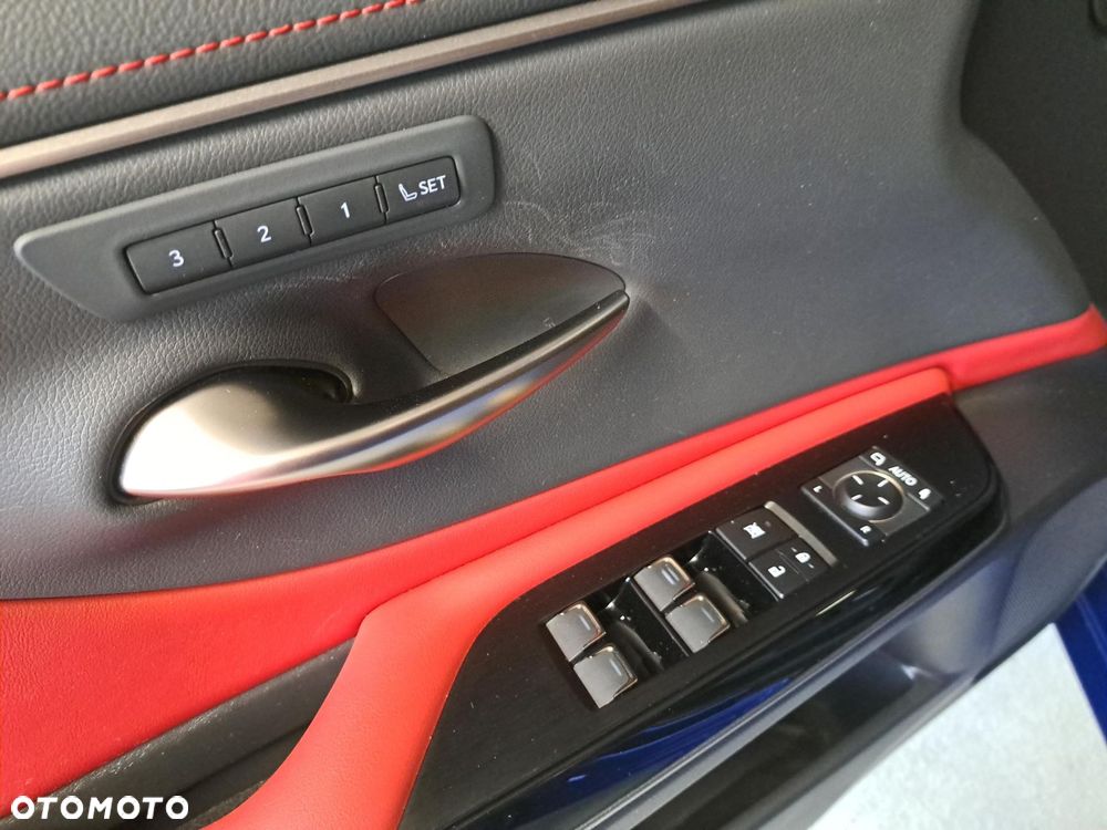 Lexus ES 300h F Sport Edition - 38