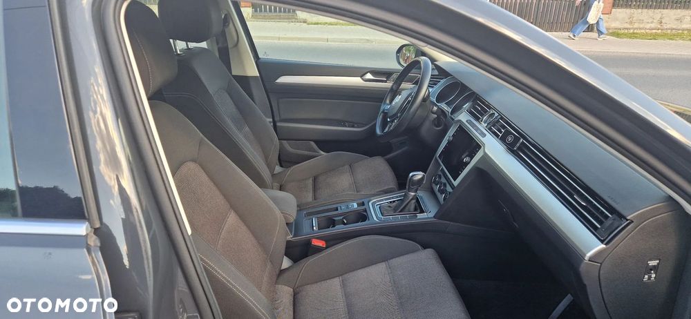 Volkswagen Passat 2.0 TDI SCR Comfortline DSG - 9