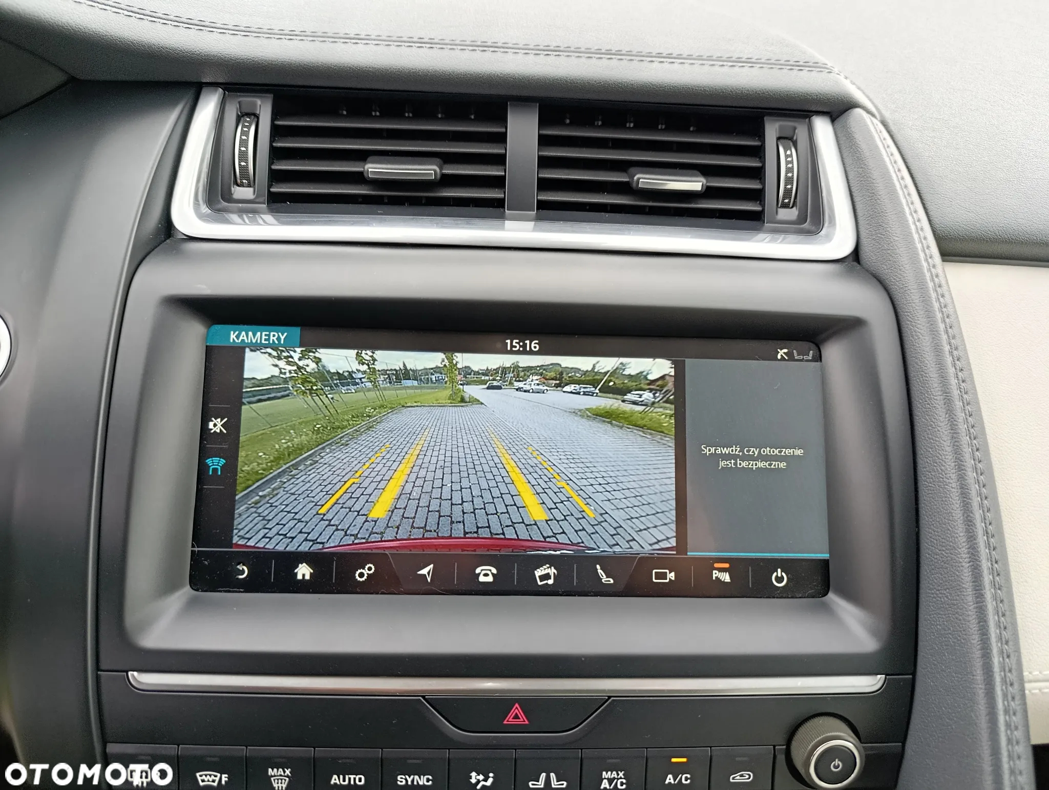 Jaguar E-Pace 2.0 i4P AWD R-Dynamic - 21