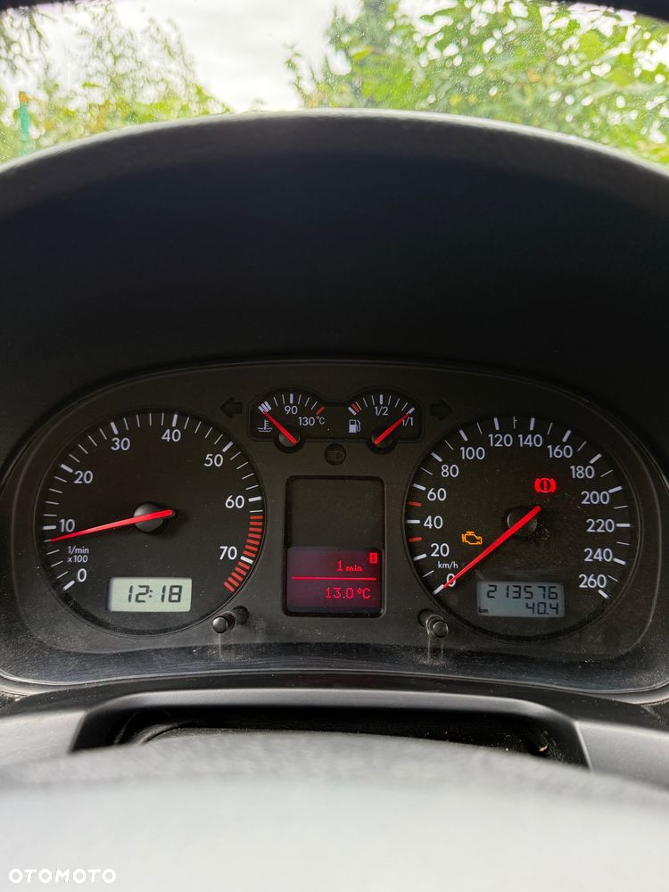 Volkswagen Golf 1.6 FSI Comfortline - 26