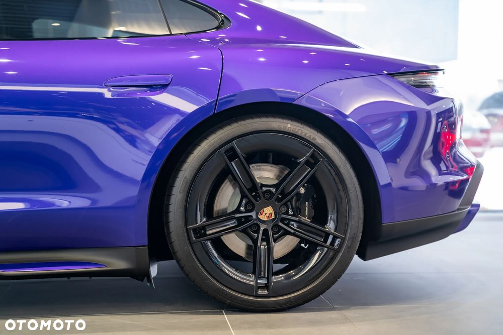 Porsche Taycan 105kWh 4S Black Edition - 29