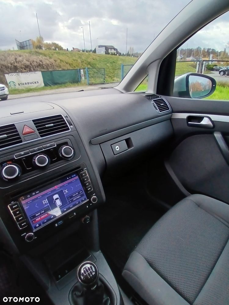 Volkswagen Touran - 8