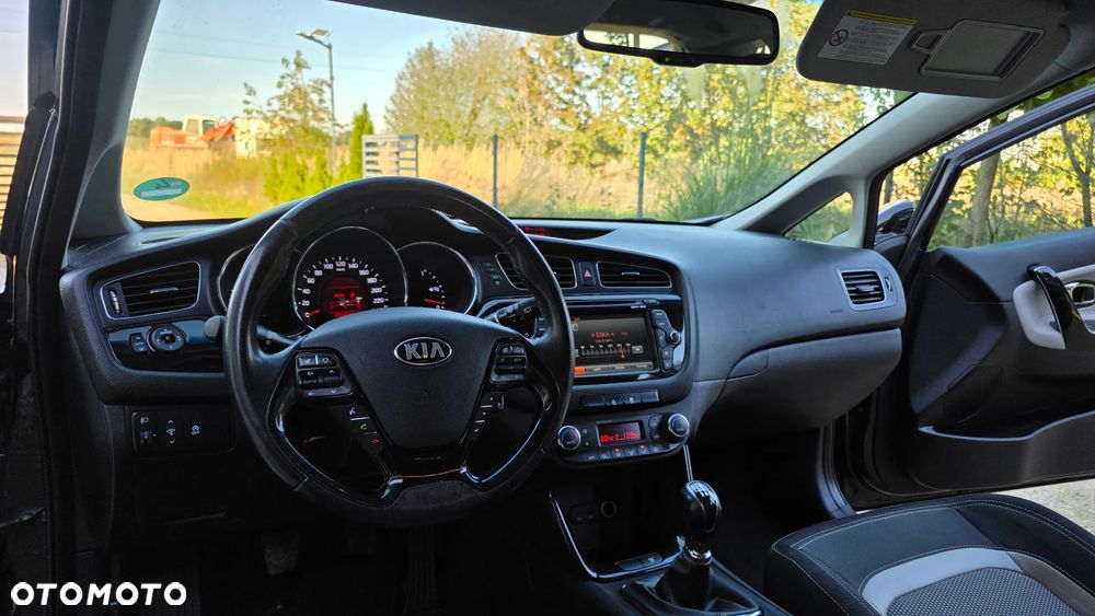 Kia Ceed - 12
