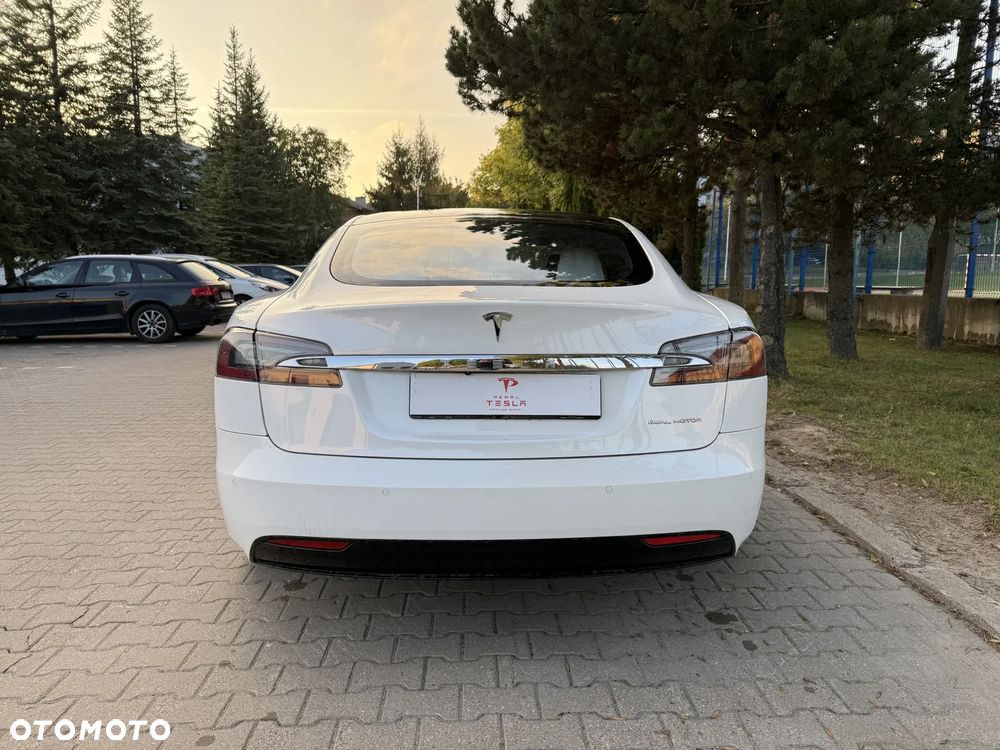 Tesla Model S - 5