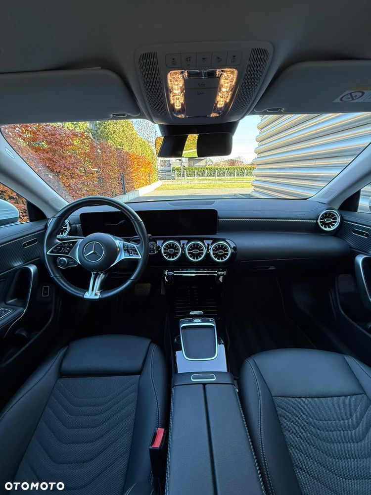 Mercedes-Benz CLA 200 7G-DCT - 5