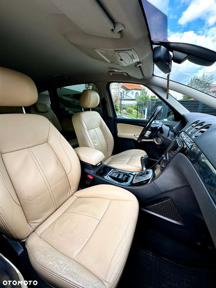 Ford S-Max - 13