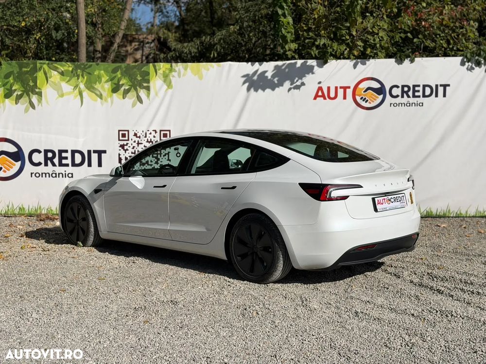 Tesla Model 3 - 8