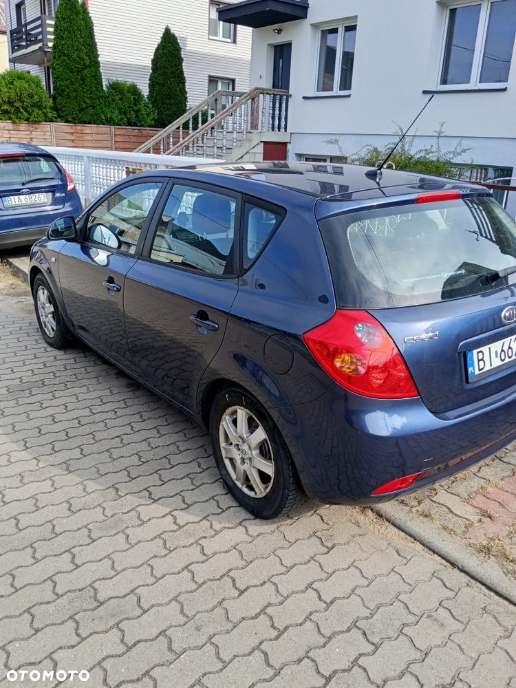 Kia Ceed - 4