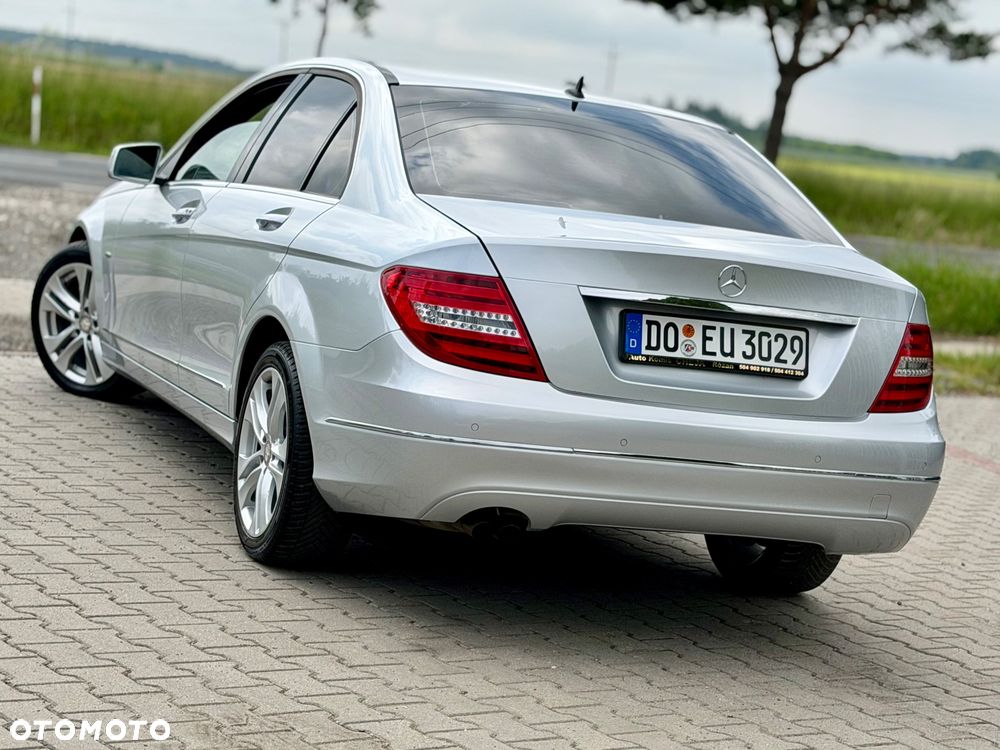 Mercedes-Benz Klasa C 180 CGI Automatik BlueEFFICIENCY Avantgarde - 21