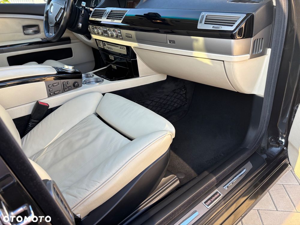 BMW Seria 7 745d - 27