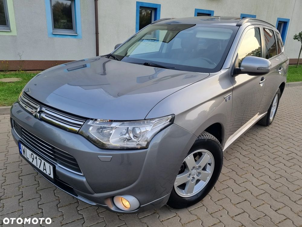 Mitsubishi Outlander Instyle NAVI + - 18