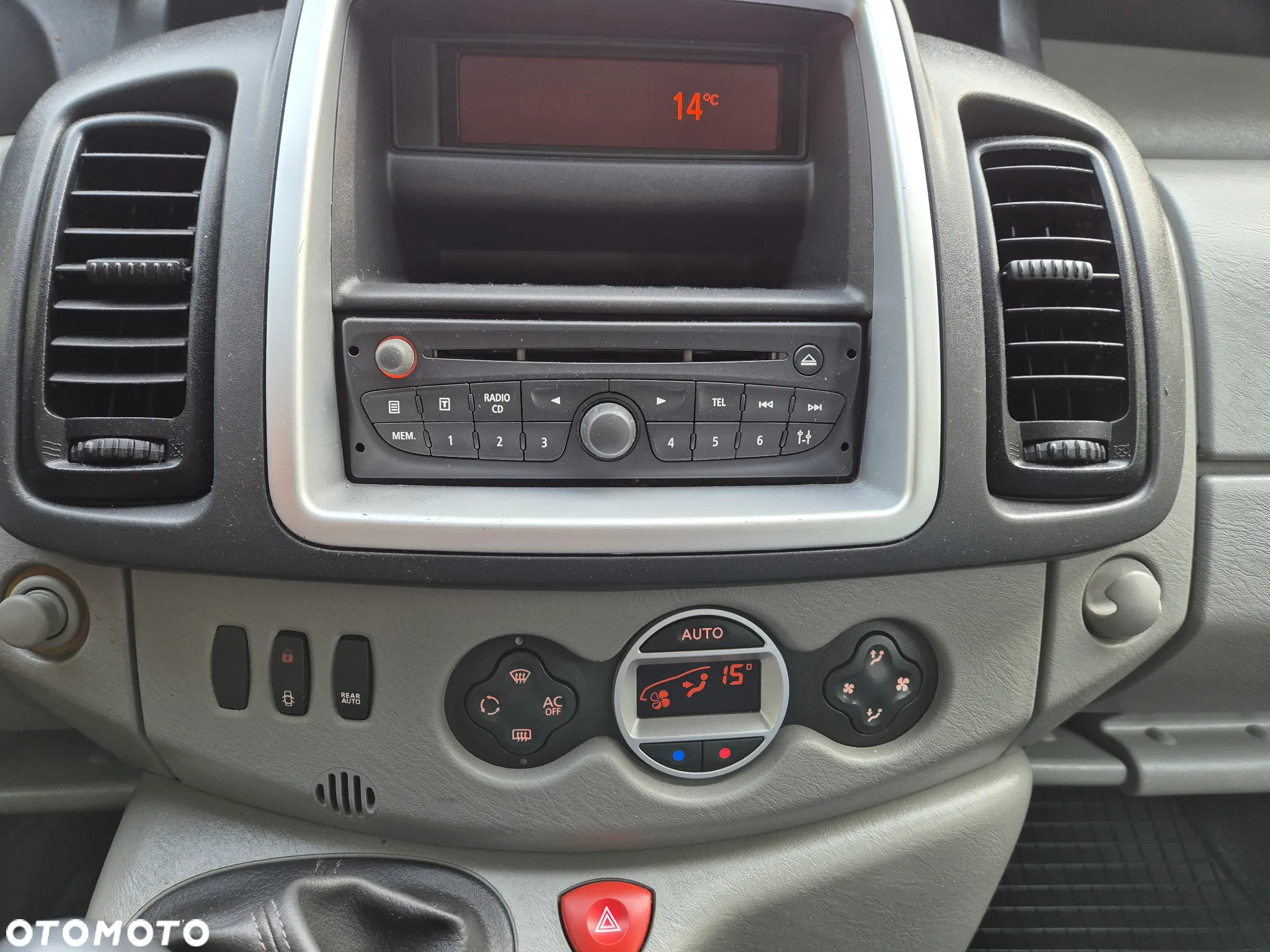 Renault Trafic 2.0 dCi 115 FAP Grand Passenger Black Edition - 15