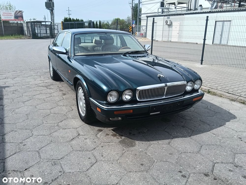 Jaguar XJ - 4