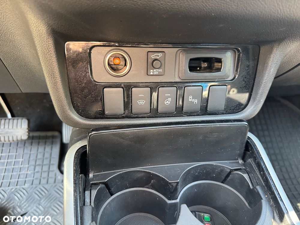 Mitsubishi Outlander 2.0 Intense + Navi 4WD CVT - 9