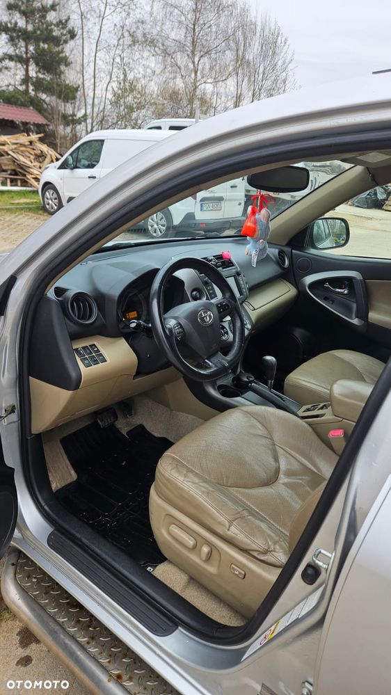 Toyota RAV4 2.2 D-CAT Premium - 6