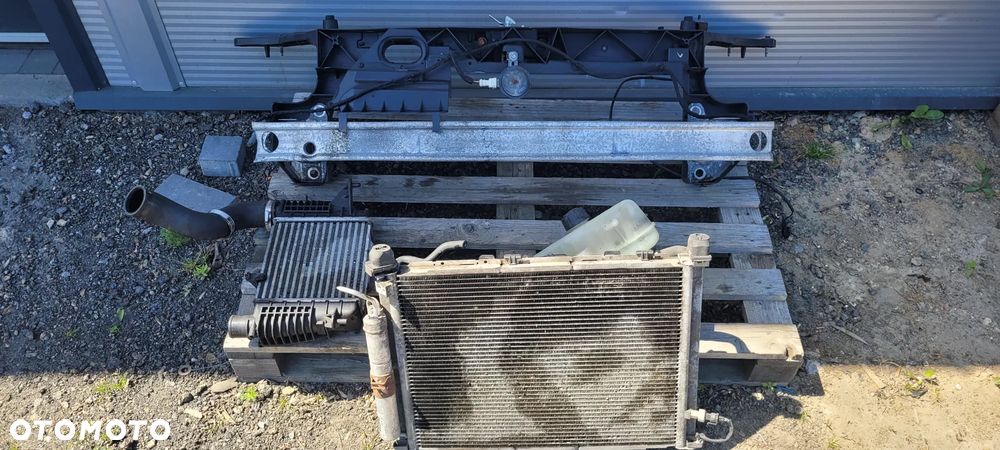 Renault Clio III lift 09-12 1.2 turbo Pas przedni chlodnica intercooler - 1