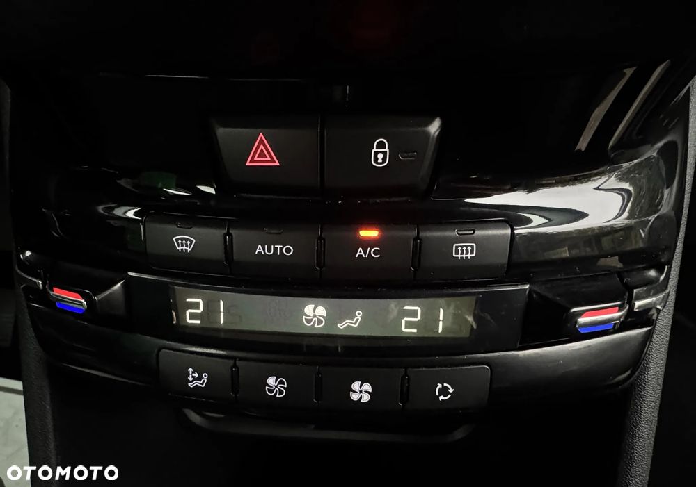Peugeot 2008 1.2 Pure Tech GPF Allure S&S - 22