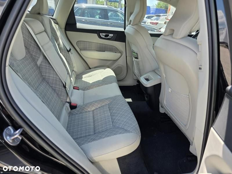 Volvo XC 60 B4 D AWD Essential - 12