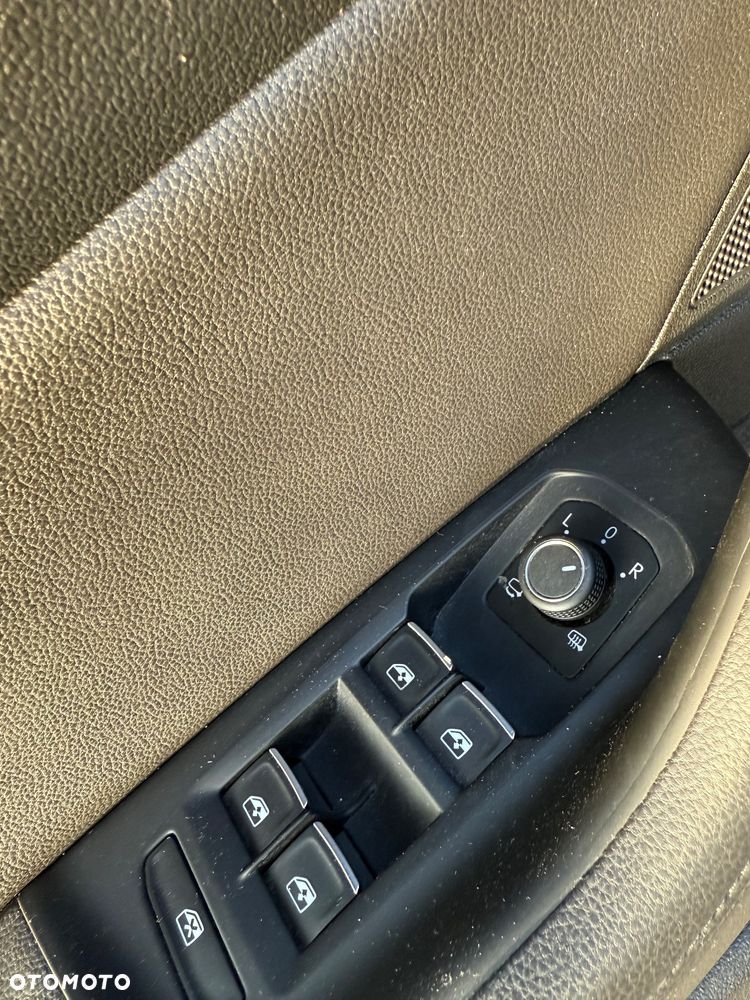 Volkswagen Passat 1.8 TSI BMT Highline - 29