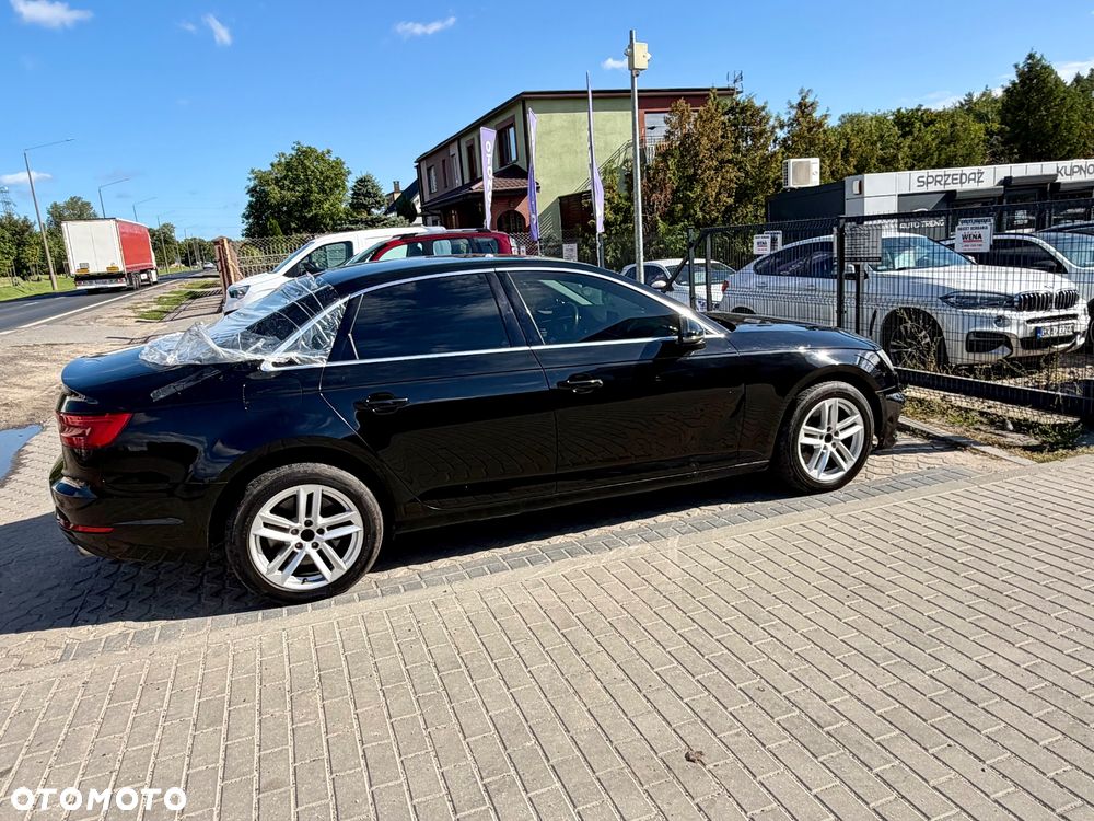 Audi A4 Limousine - 8