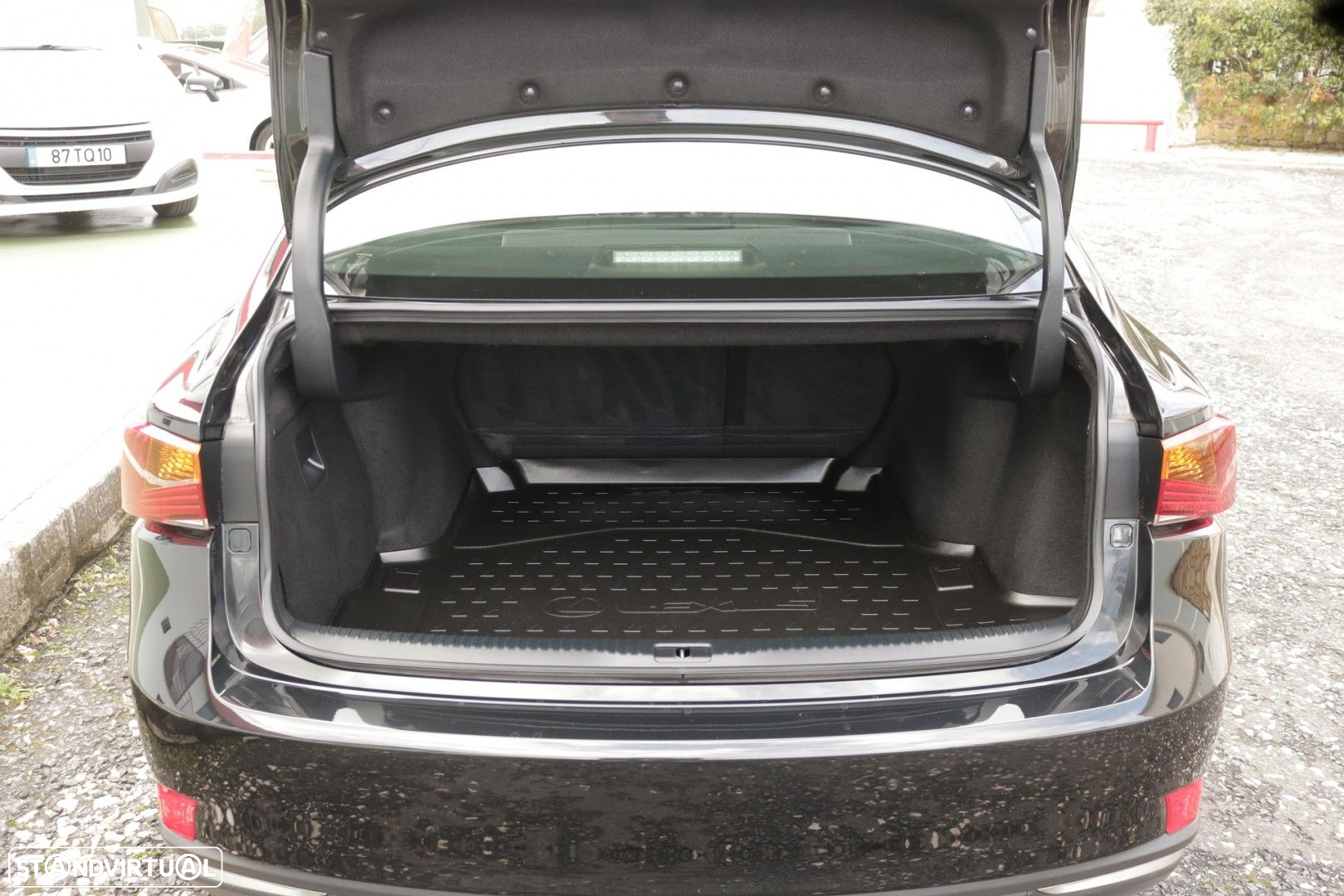 Lexus IS 300H Executive - 16