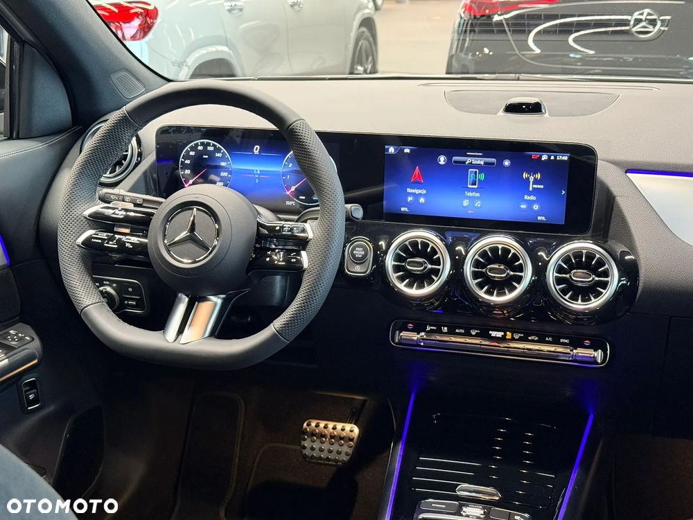 Mercedes-Benz GLA - 12