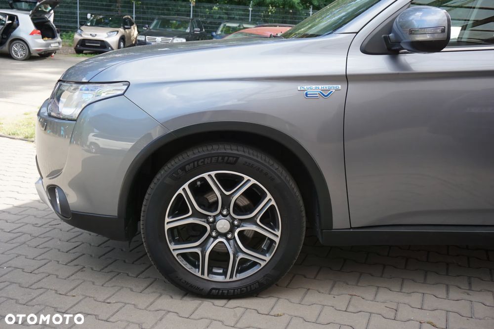 Mitsubishi Outlander Instyle NAVI + - 7