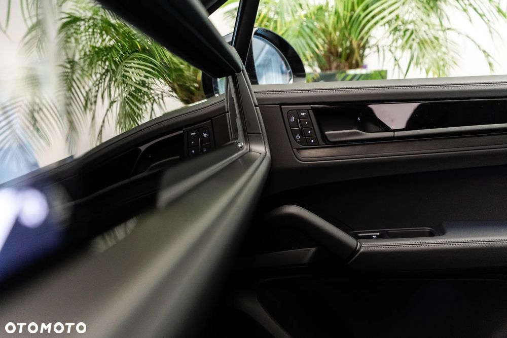 Porsche Cayenne E-Hybrid PHEV Black Edition - 24