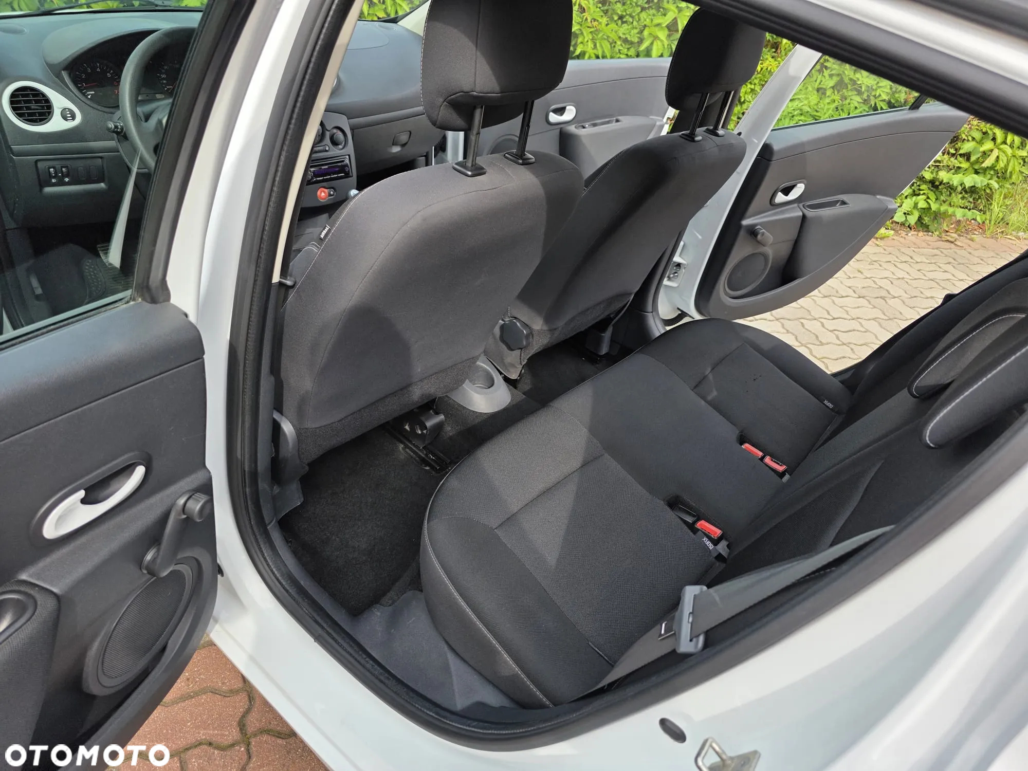 Renault Clio 1.2 16V 75 Yahoo - 13