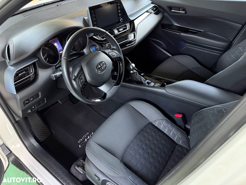 Toyota C-HR 1.8 HSD 122 CP 4x2 CVT Cult - 13