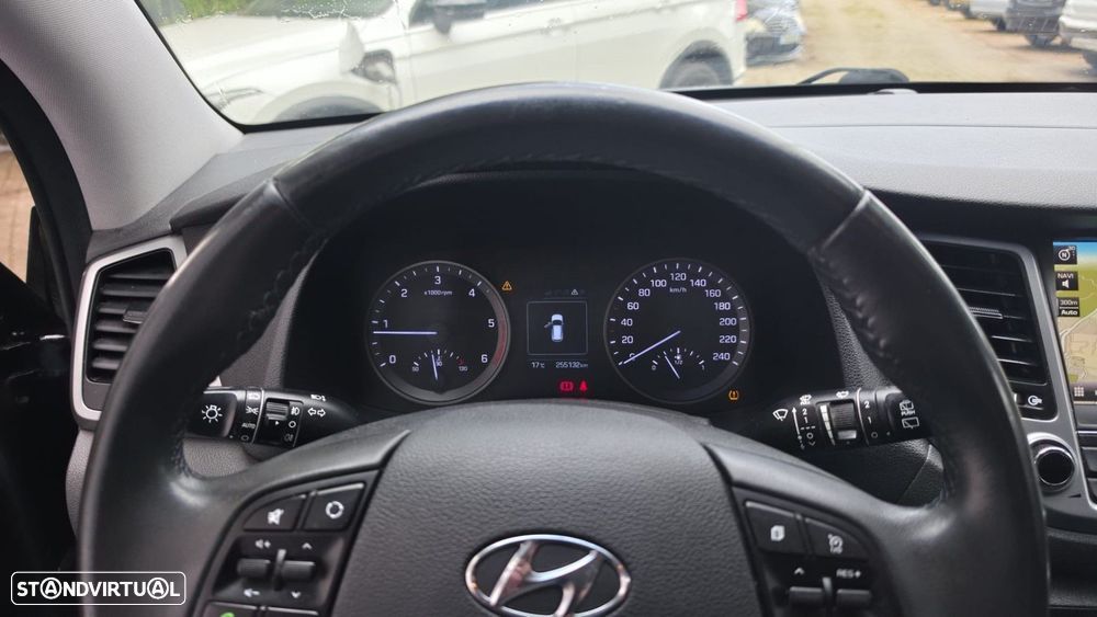 Hyundai Tucson 1.7 CRDi Premium - 17