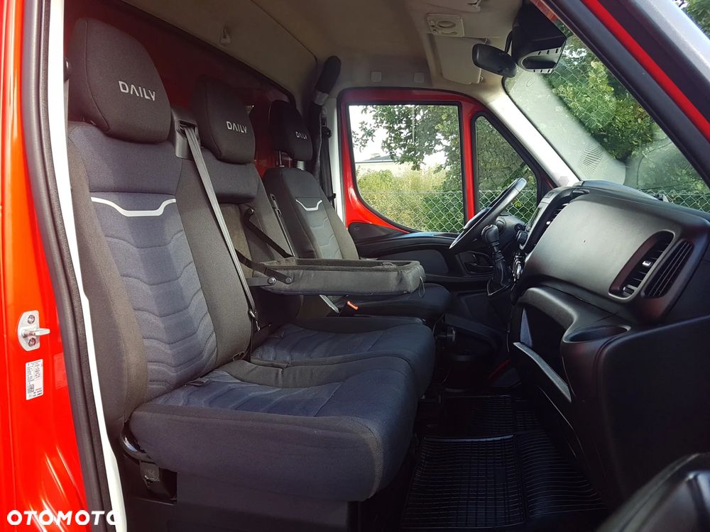 Iveco 50C18 DAILY 12EP PLANDEKA FIRANKA 5,11x2,46x2,35 SPANIE 3500 KG SKRZYNIA ŁADUNKOWA PAKA KLIMATRONIK TEMPOMAT KRAJOWY - 24