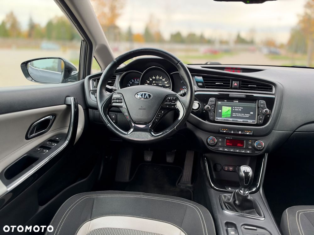 Kia Ceed 1.6 CRDi 136 ISG Platinum Edition - 26