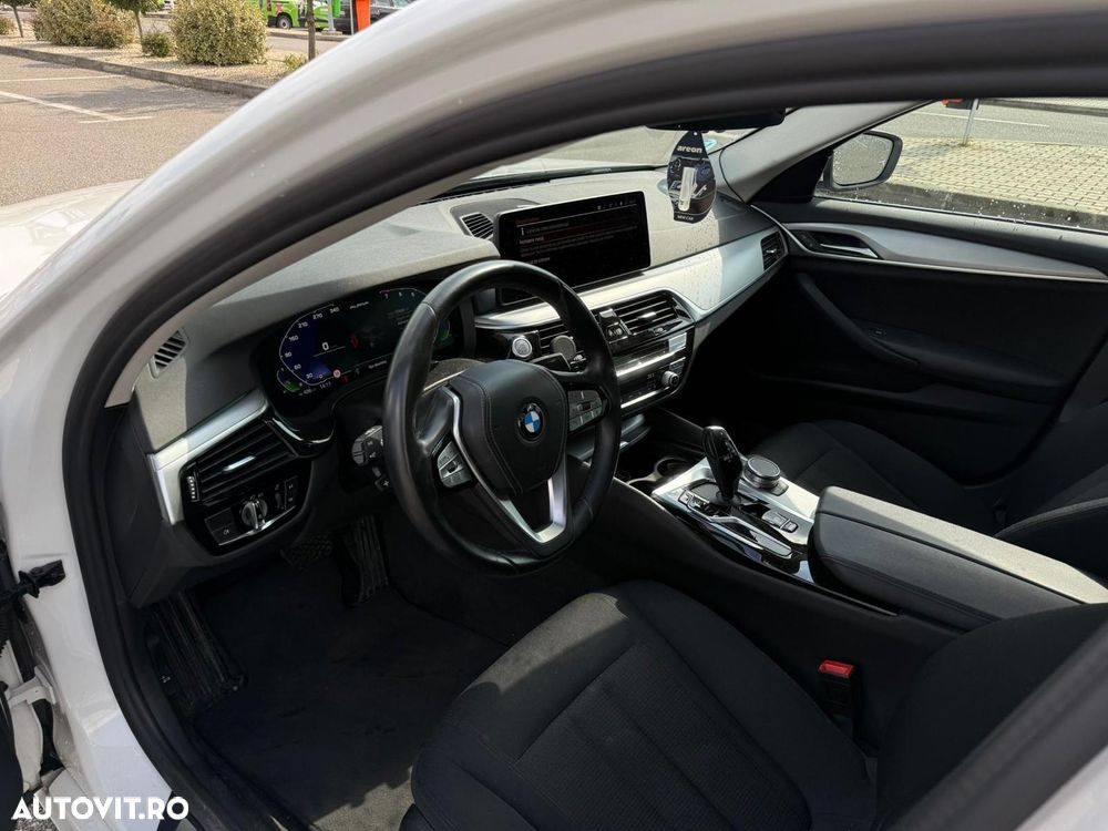BMW Seria 5 530i AT MHEV - 12