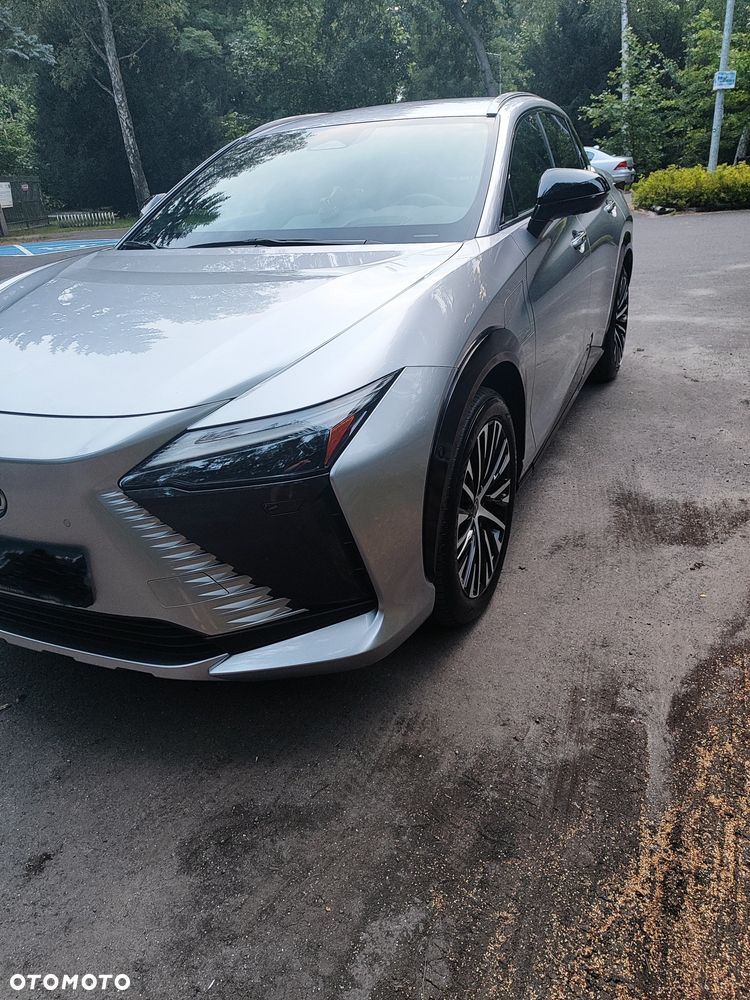 Lexus RZ - 1
